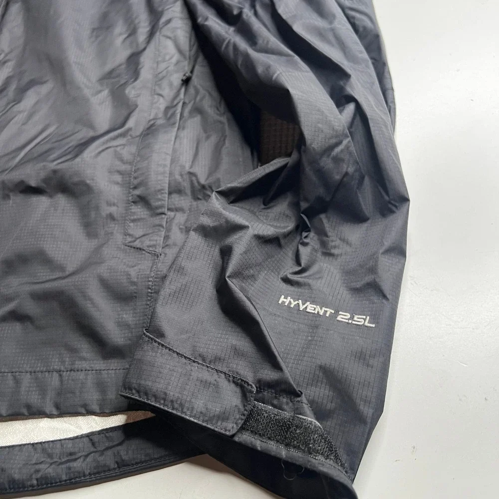 The North Face HyVent 2.5L Rain Jacket Mens Medium Black Waterproof Hooded Shell